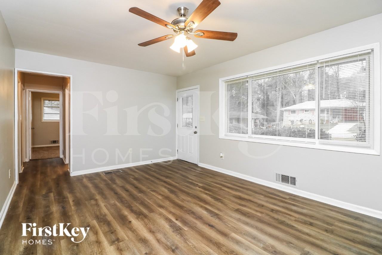 2765 Cherry Laurel Ln Sw - Photo 5 of 19