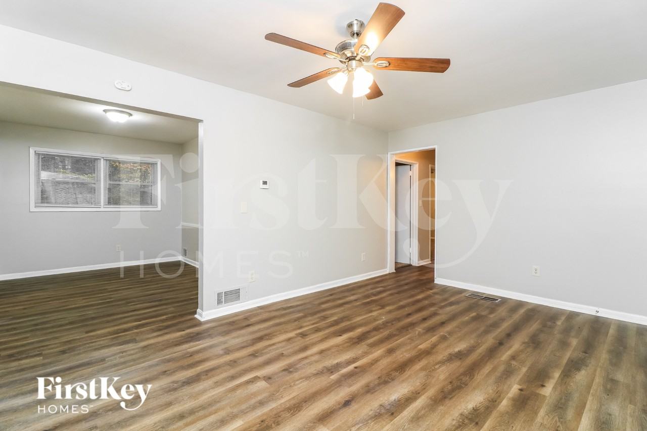 2765 Cherry Laurel Ln Sw - Photo 6 of 19