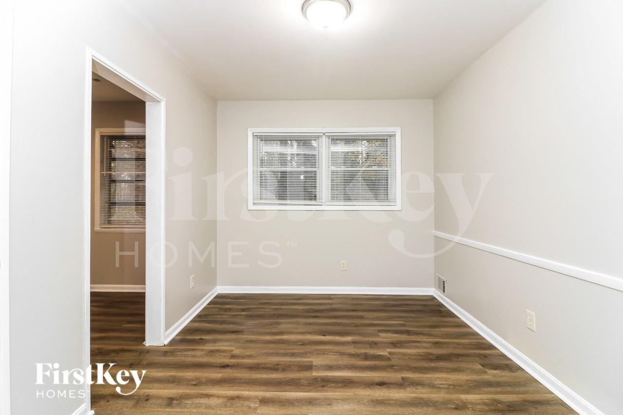 2765 Cherry Laurel Ln Sw - Photo 7 of 19