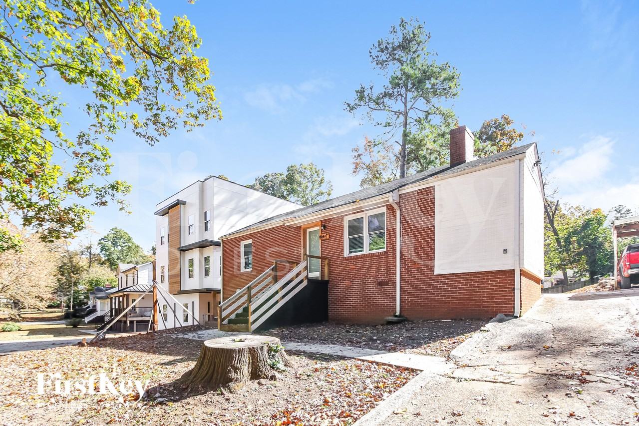 2081 Glenwood Ave Se - Photo 2 of 19