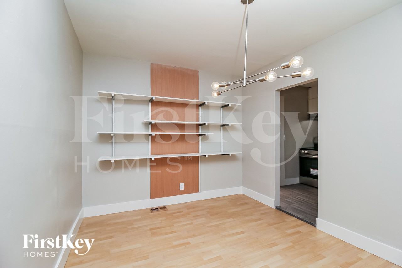 2081 Glenwood Ave Se - Photo 7 of 19