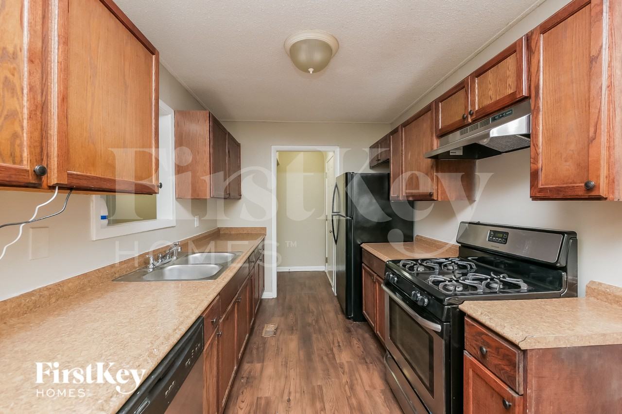 2017 Rodeo Court Southeast - Photo 7 of 16