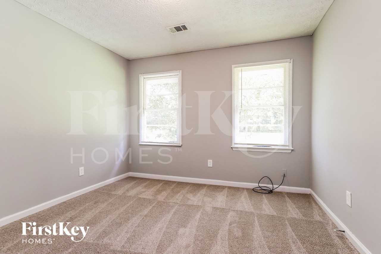 1906 Amesbury Dr - Photo 6 of 15