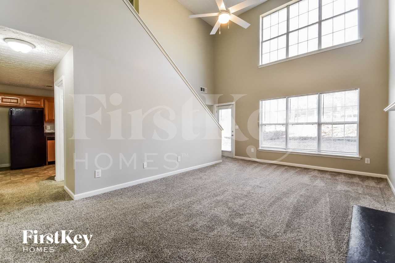 1429 Gates Cir Se - Photo 3 of 16