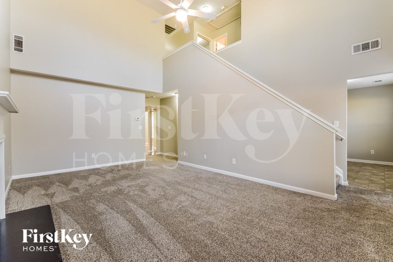 1429 Gates Cir Se - Photo 4 of 16