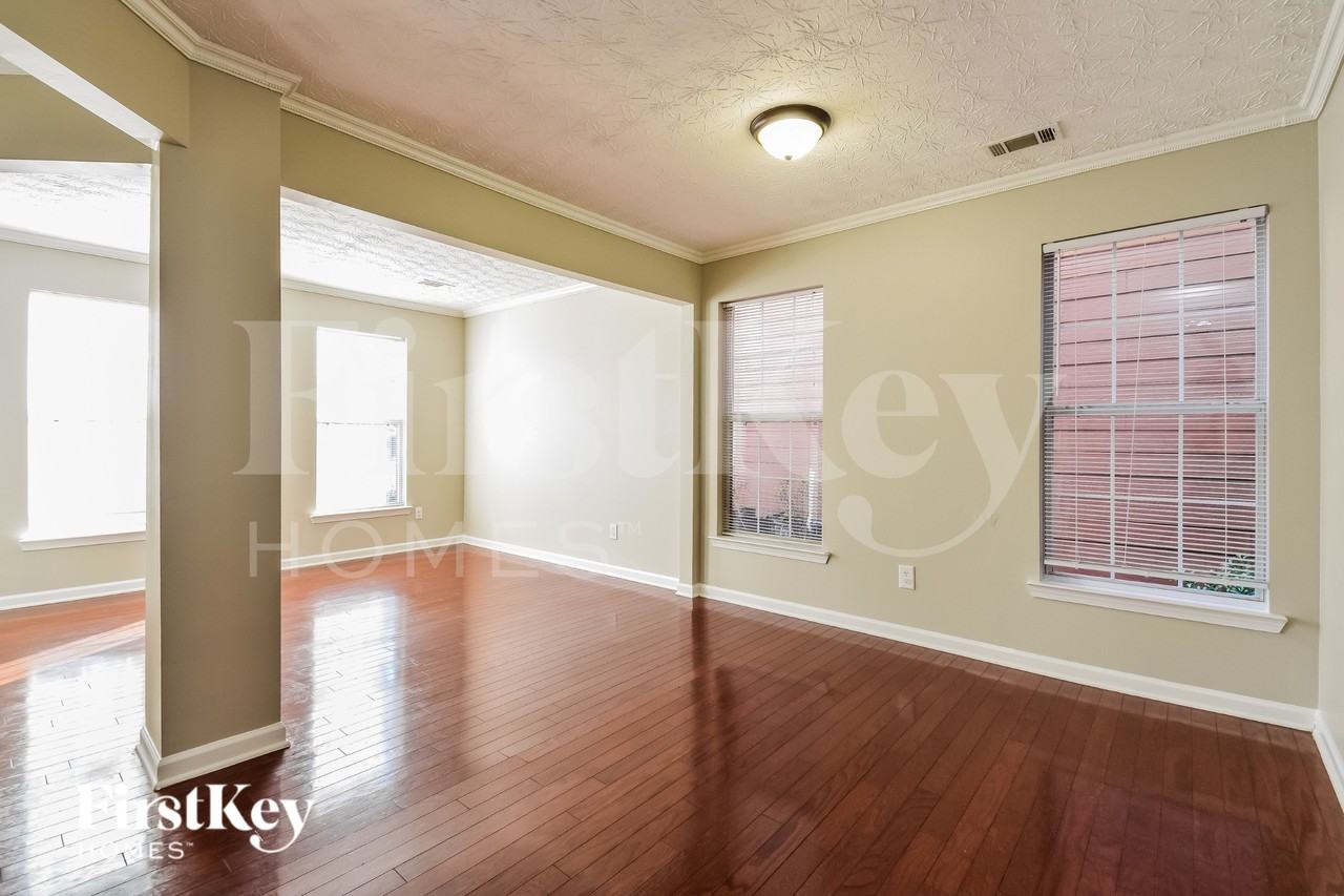 1429 Gates Cir Se - Photo 5 of 16