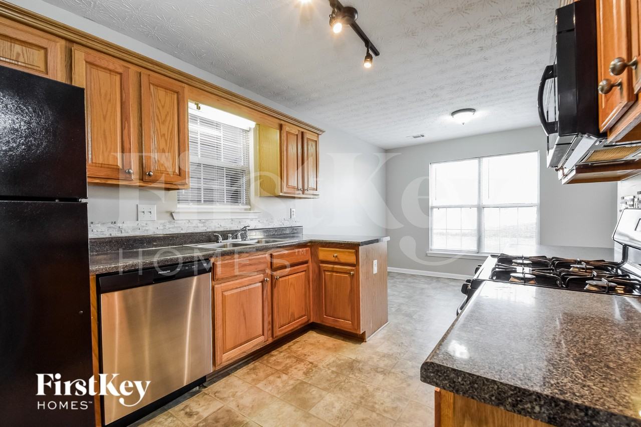 1429 Gates Cir Se - Photo 7 of 16