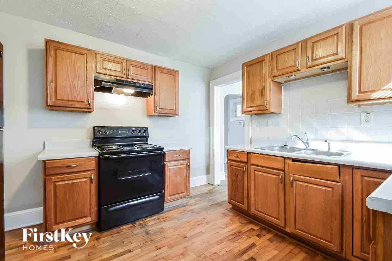 1370 Westboro Dr Sw - Photo 5 of 16