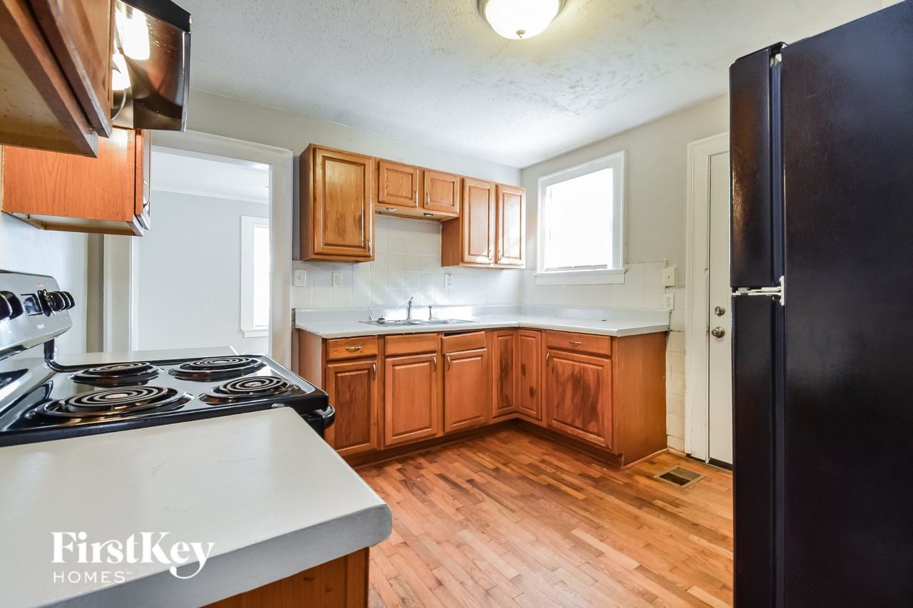 1370 Westboro Dr Sw - Photo 6 of 16