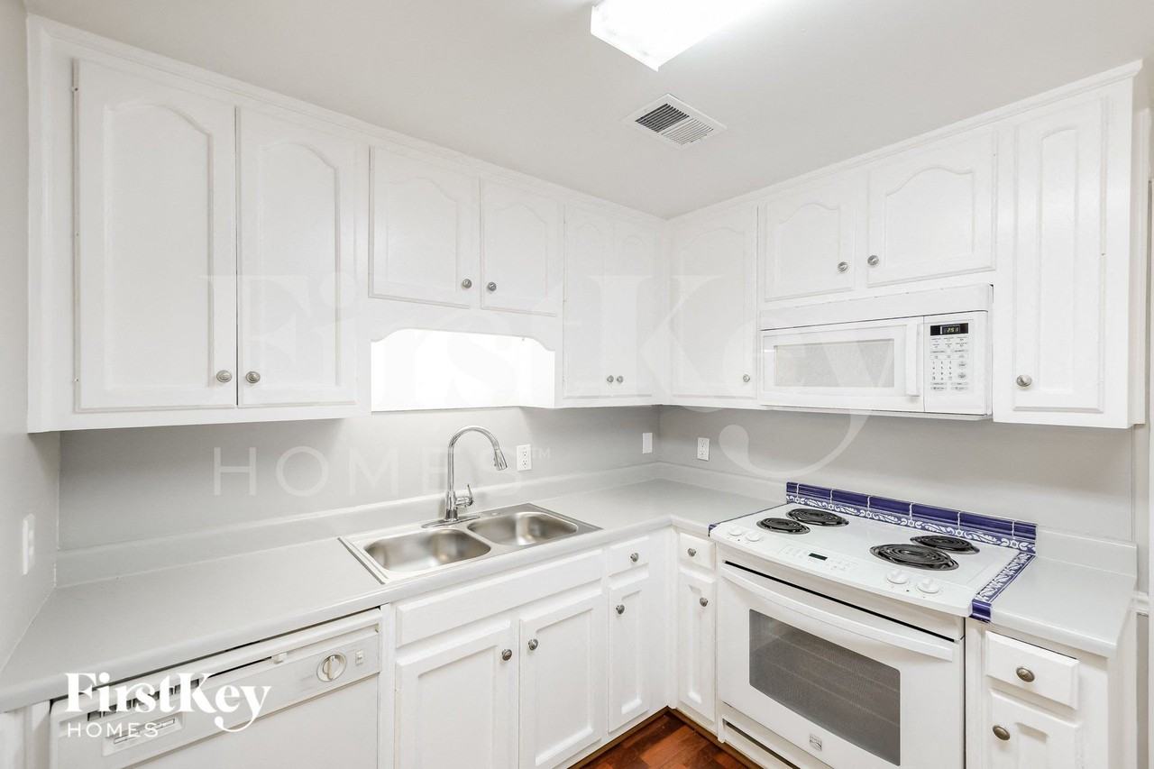 2174 Russet Meadows Ln - Photo 7 of 15