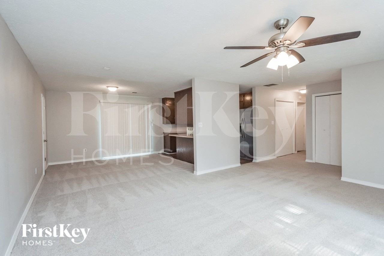 2281 Briarwood Cir Sw - Photo 2 of 15