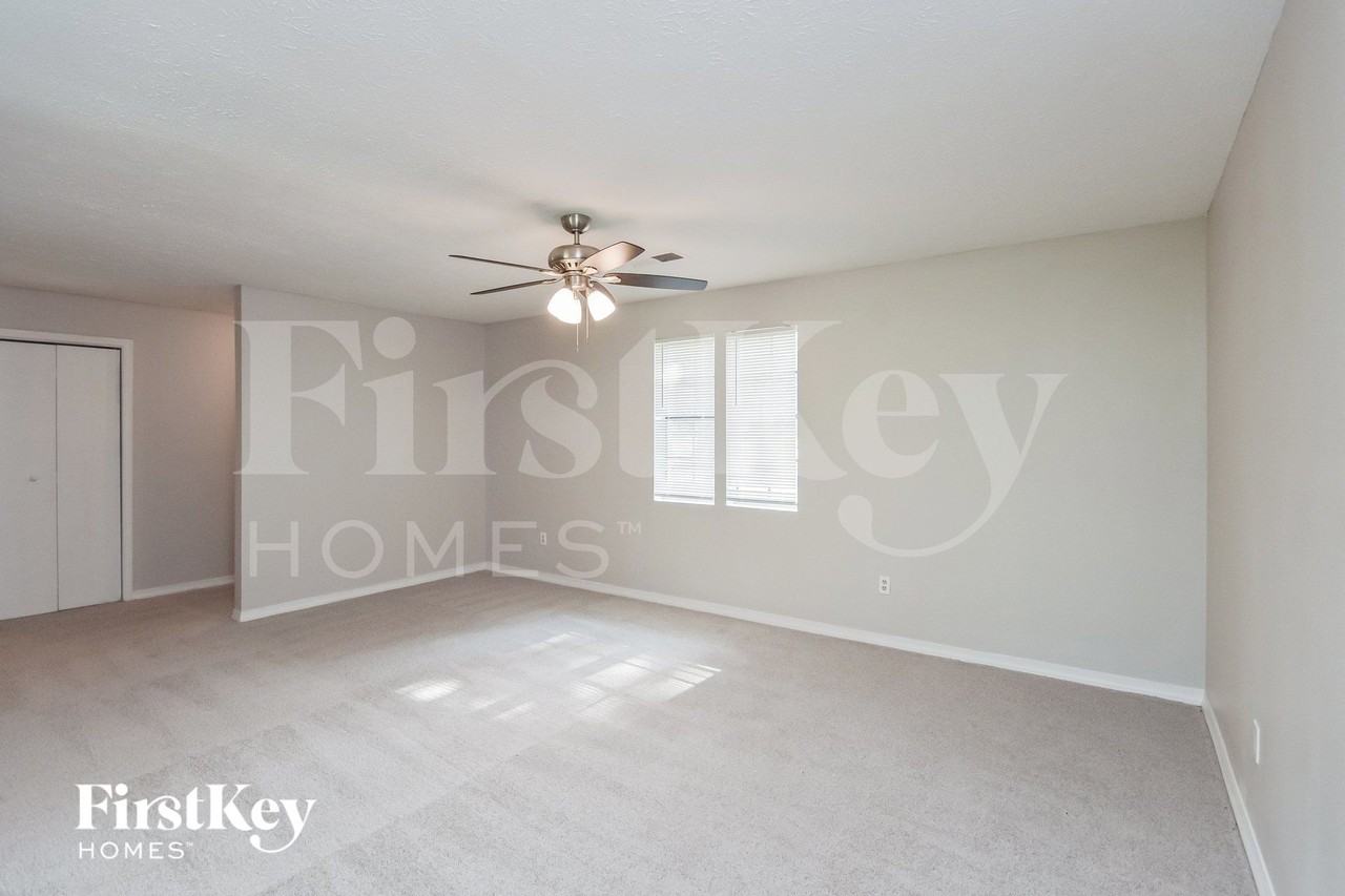 2281 Briarwood Cir Sw - Photo 3 of 15