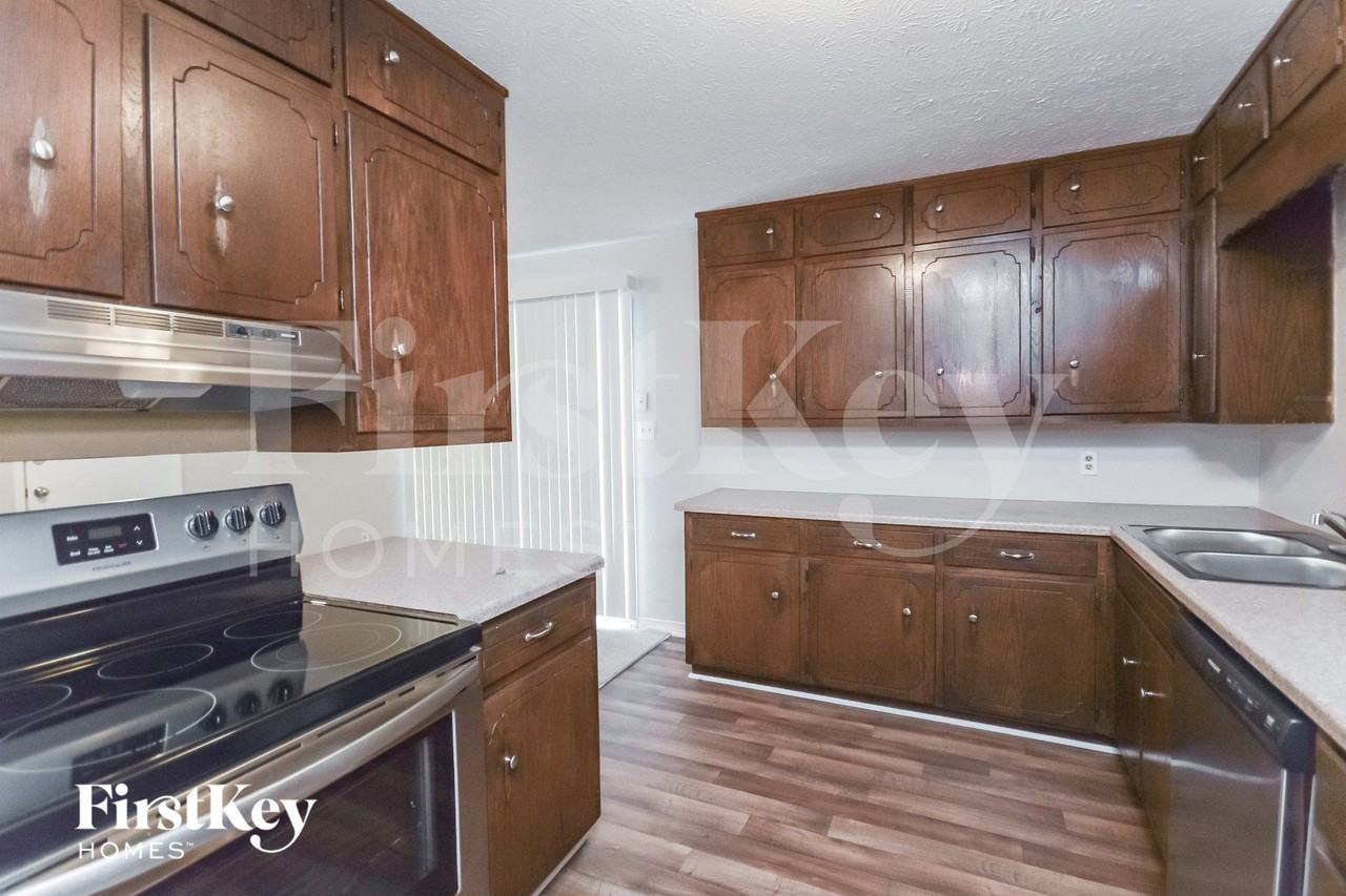 2281 Briarwood Cir Sw - Photo 5 of 15