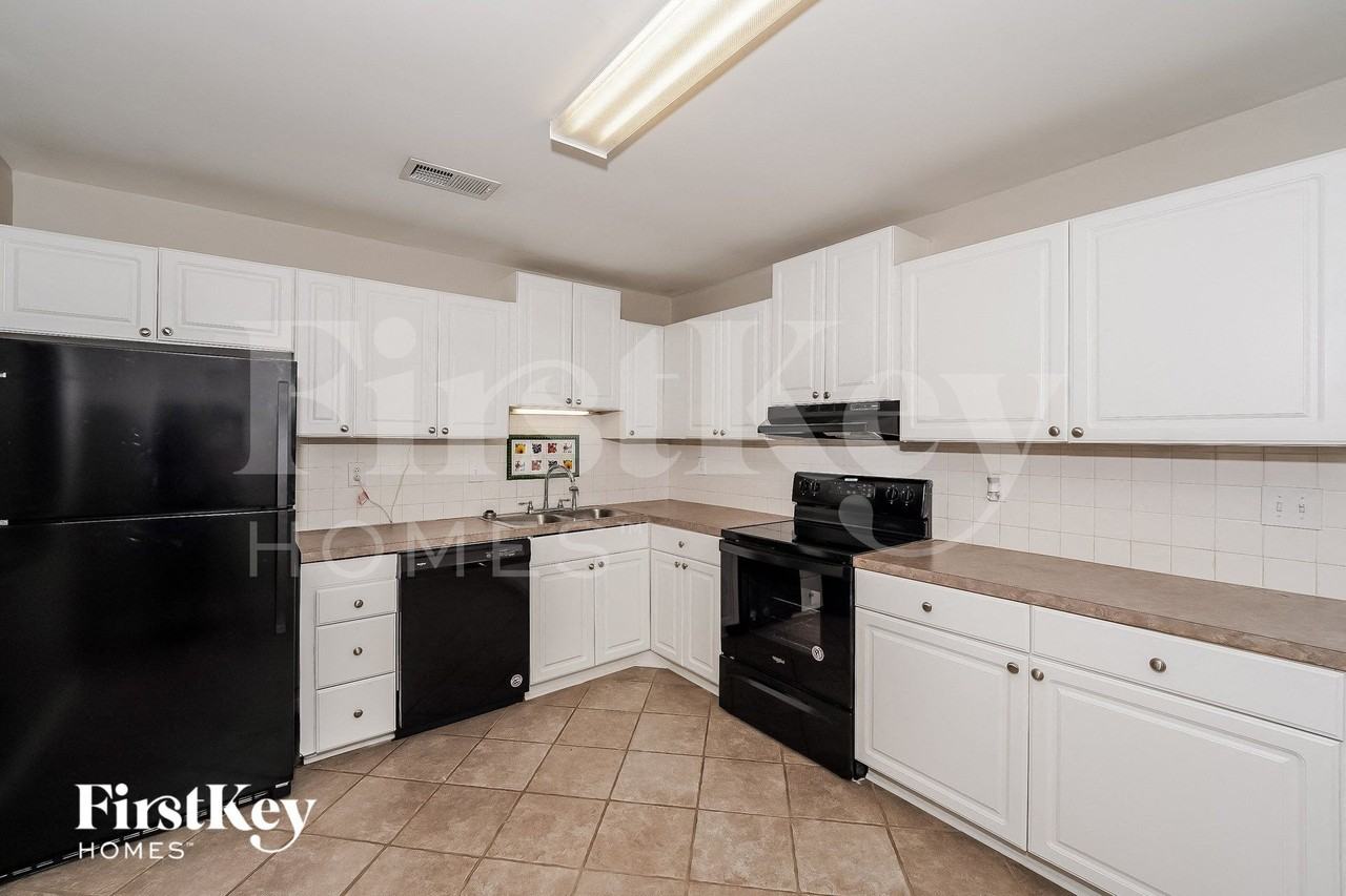 101 Sunny Brook Ln - Photo 4 of 15