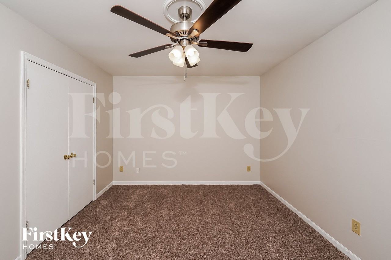 101 Sunny Brook Ln - Photo 7 of 15