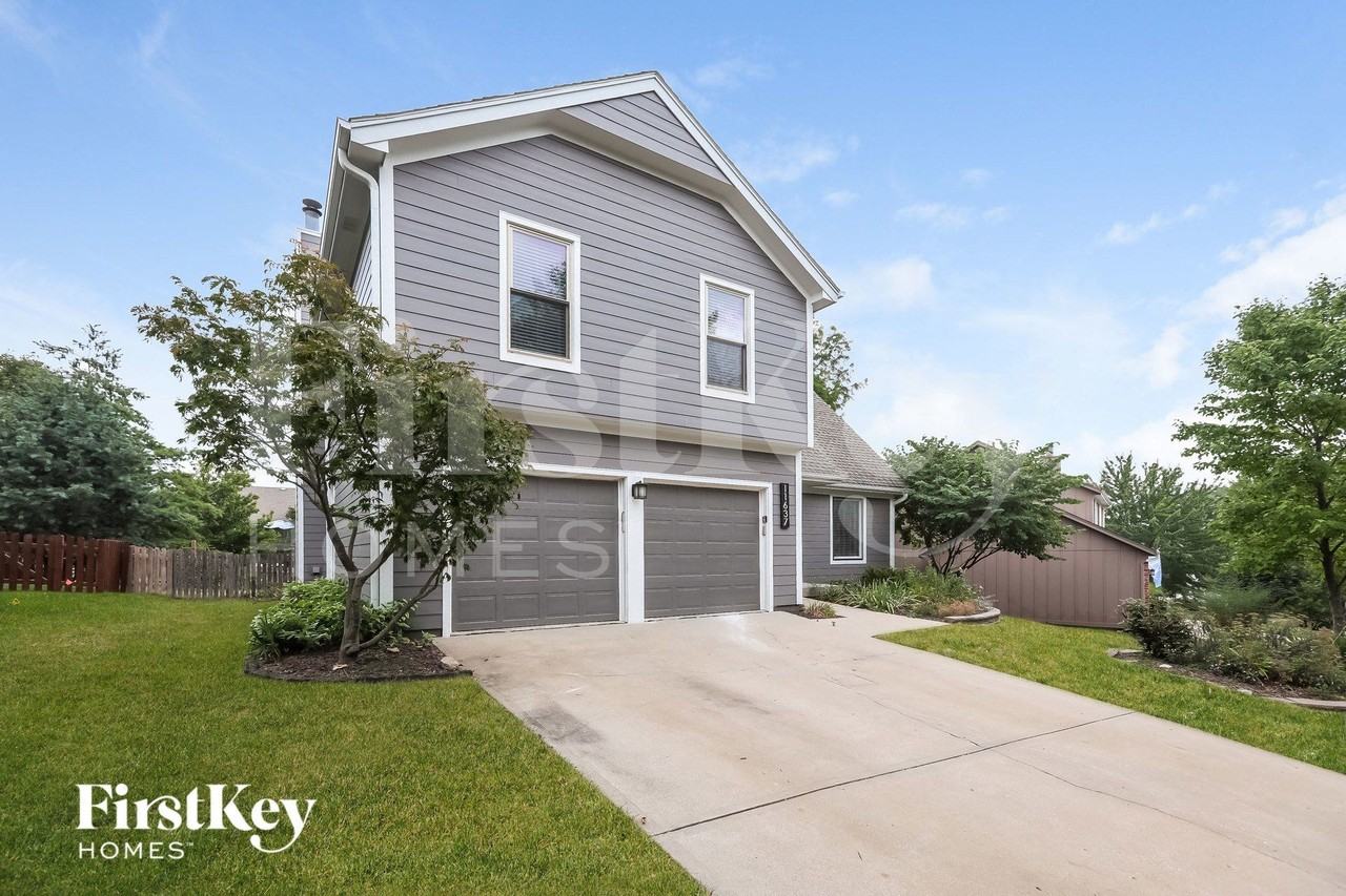 11637 Cody St - Photo 2 of 15