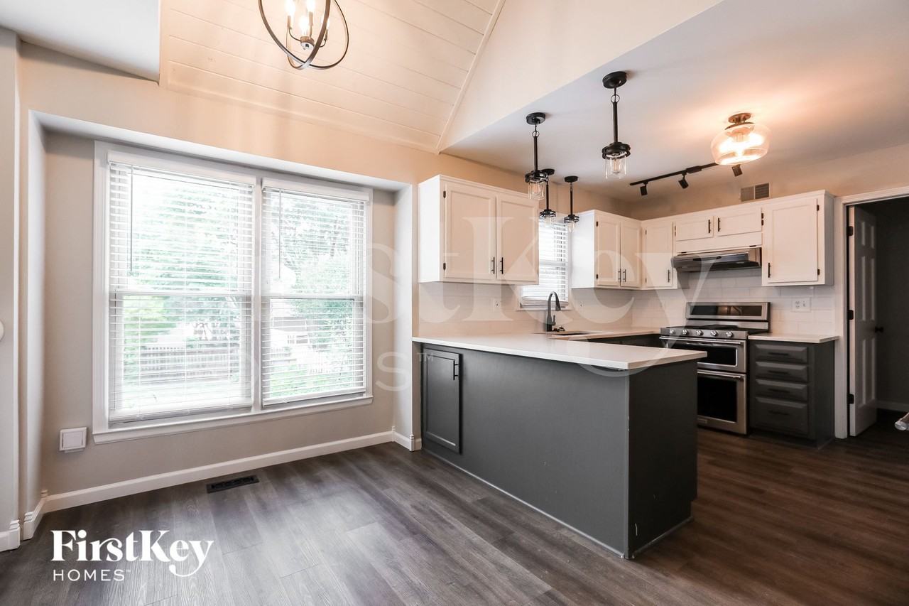 11637 Cody St - Photo 5 of 15