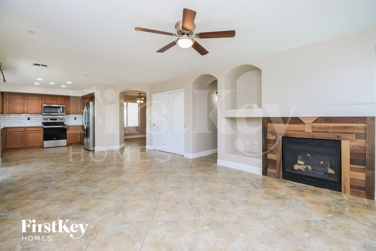 29110 N Rosewood Dr - Photo 3 of 15