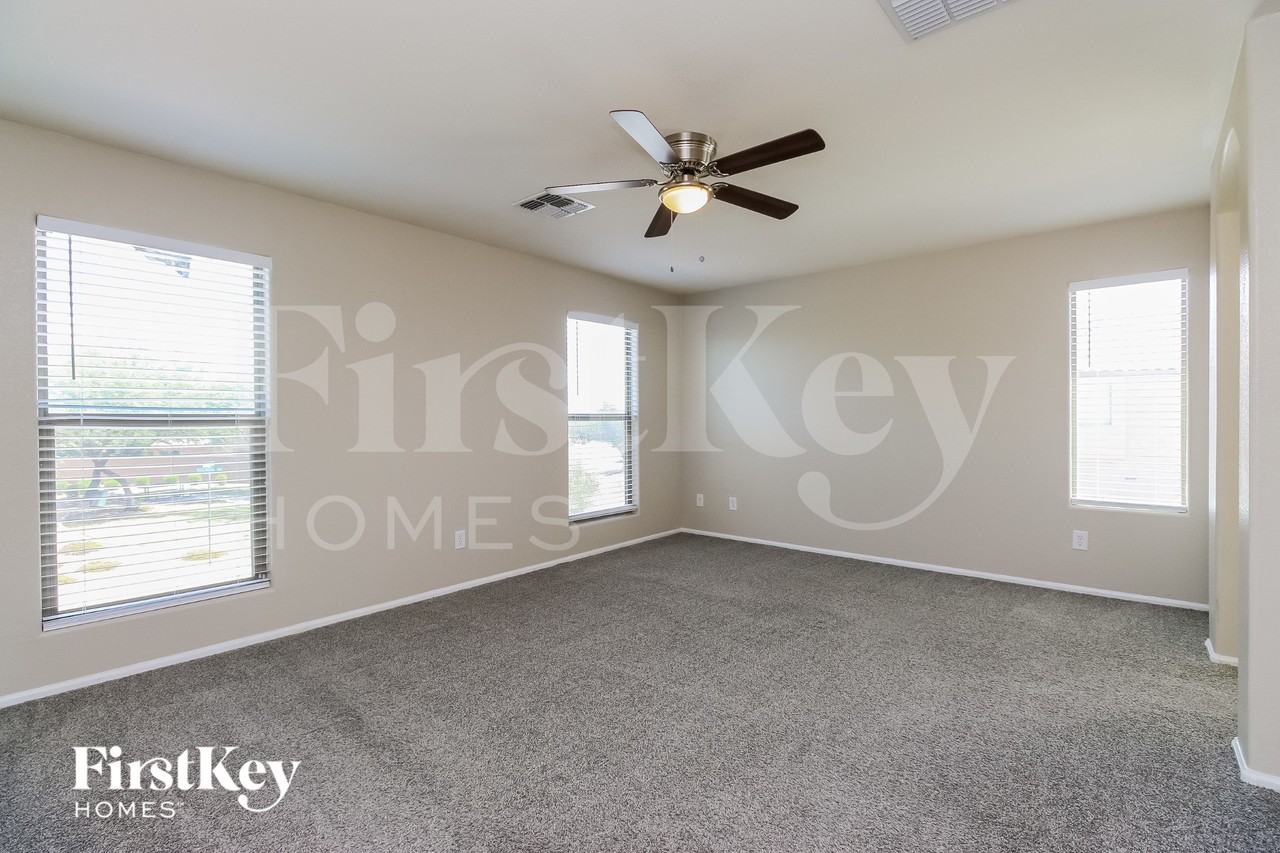 29110 N Rosewood Dr - Photo 7 of 15