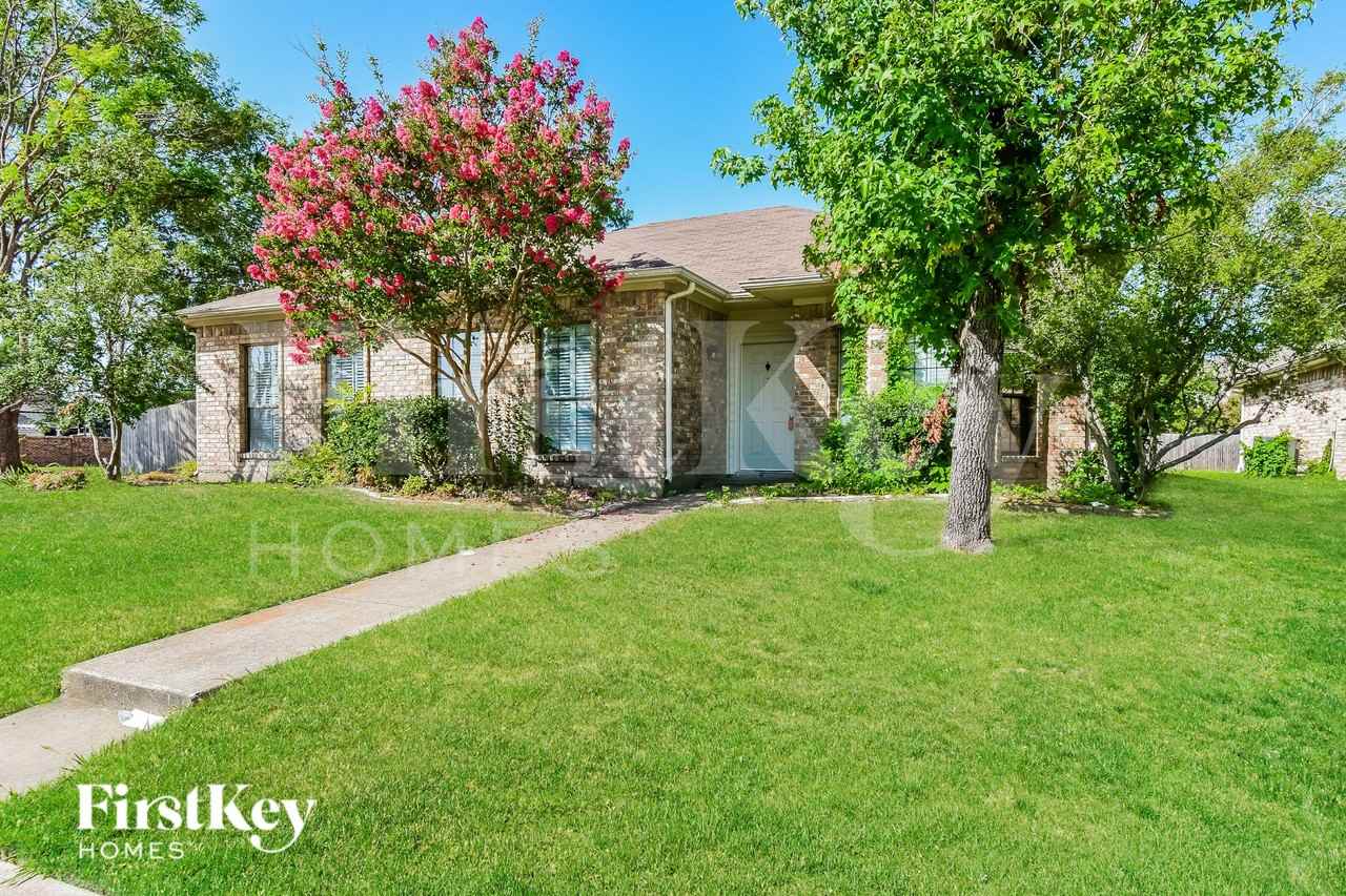 1729 Creek Valley Rd - Photo 2 of 15