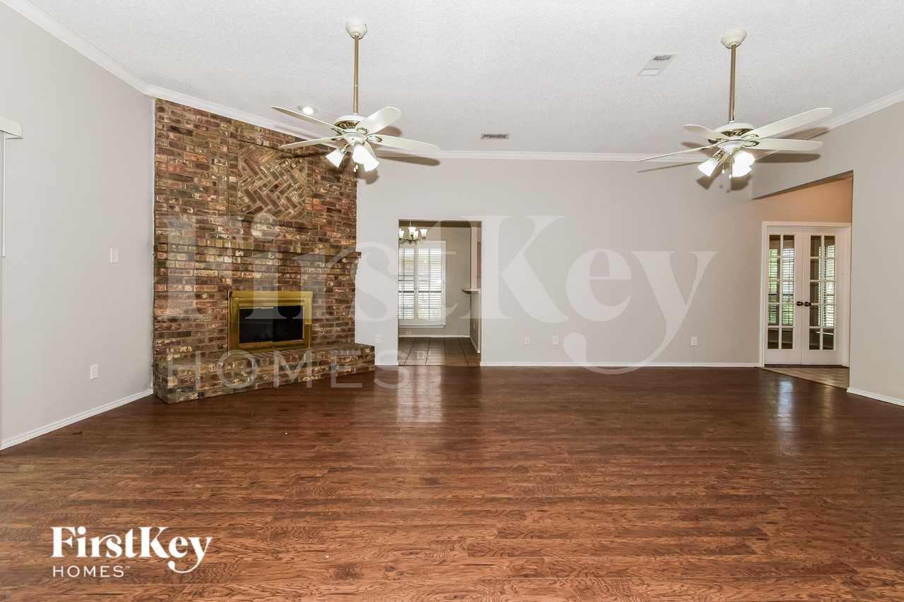 1729 Creek Valley Rd - Photo 4 of 15