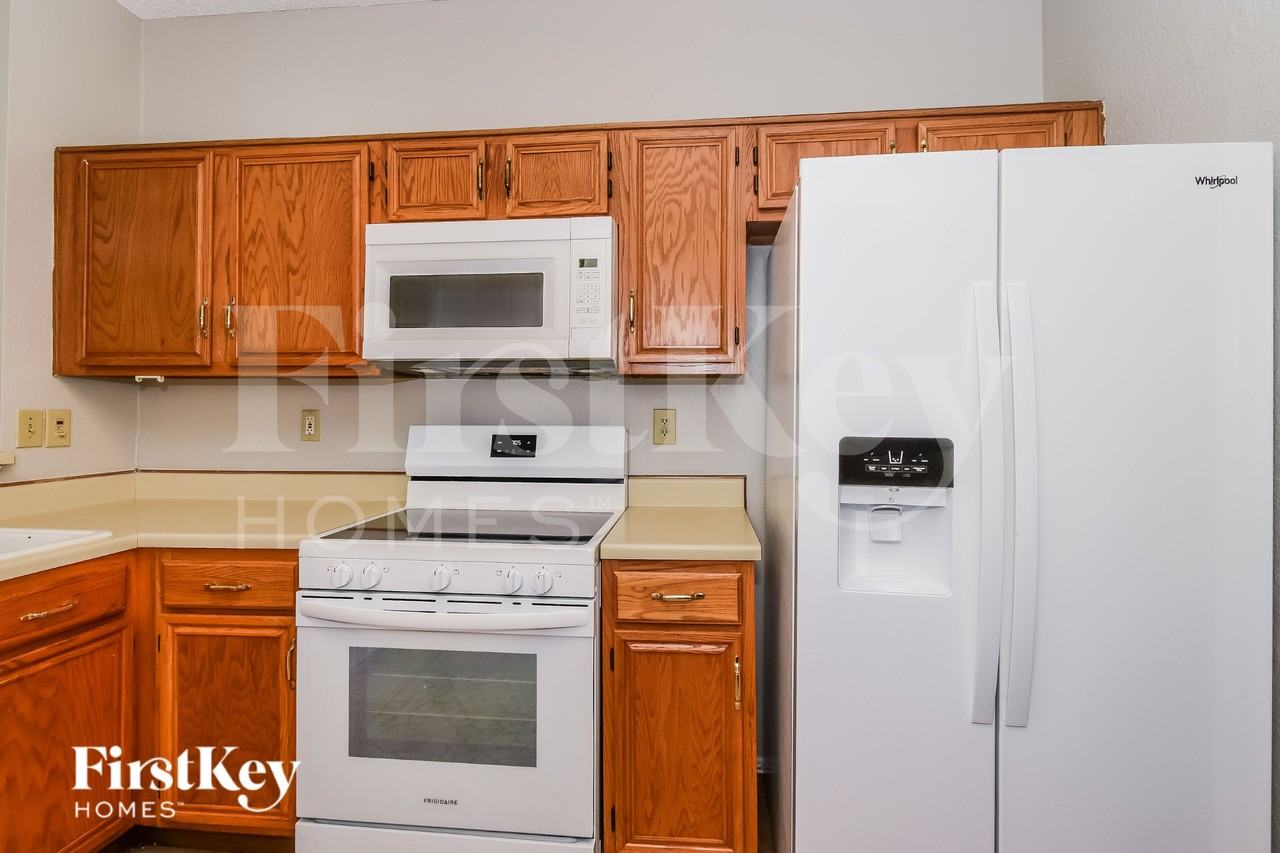 1729 Creek Valley Rd - Photo 5 of 15