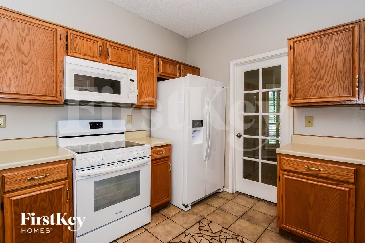 1729 Creek Valley Rd - Photo 6 of 15