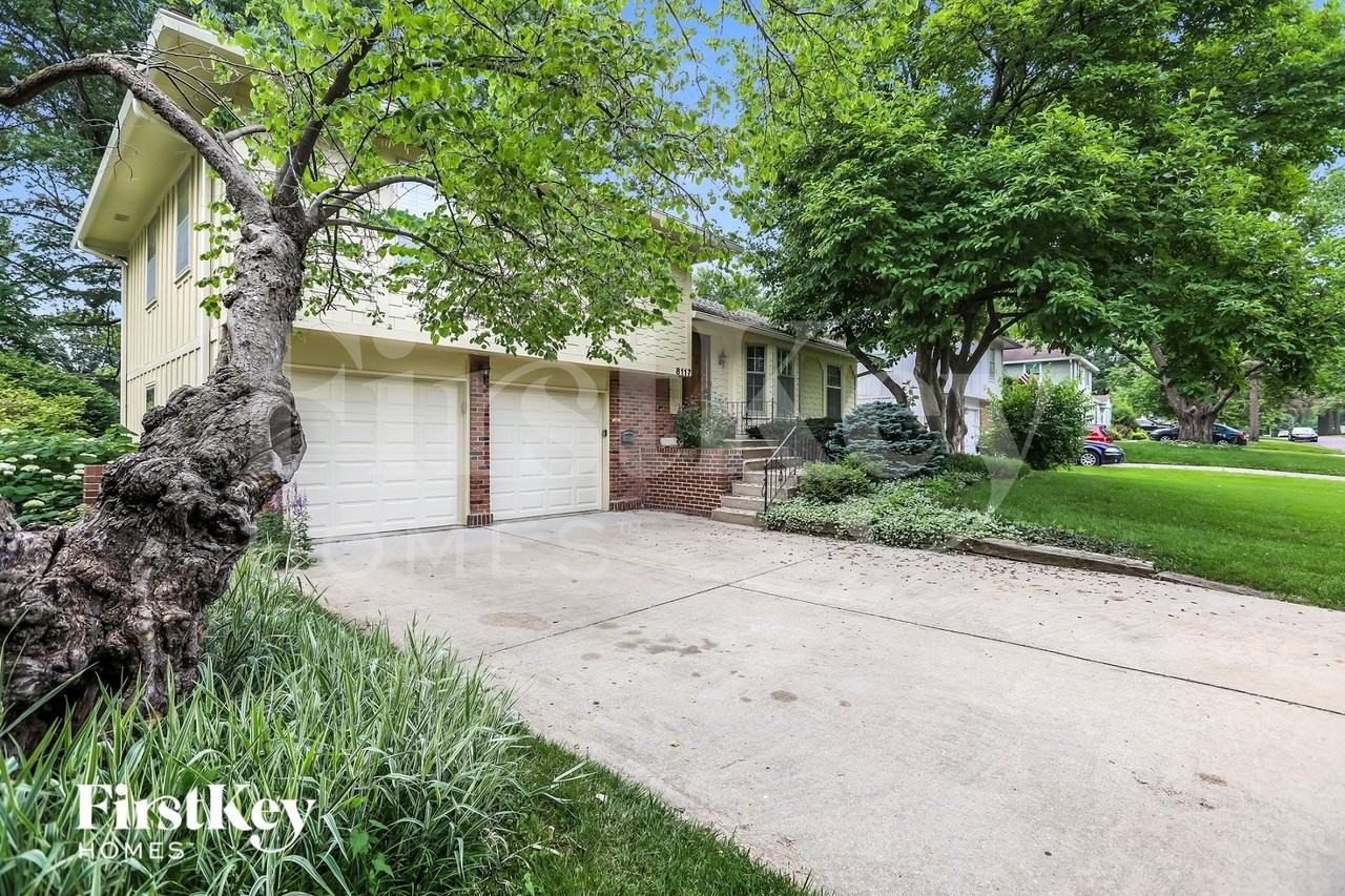 8117 Hardy St - Photo 2 of 15