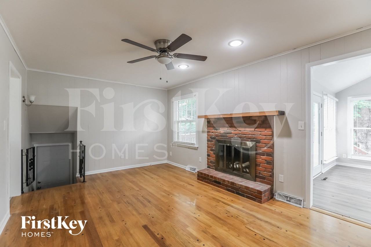 8117 Hardy St - Photo 3 of 15