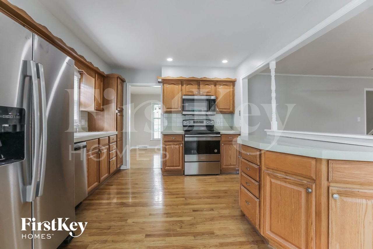 8117 Hardy St - Photo 6 of 15