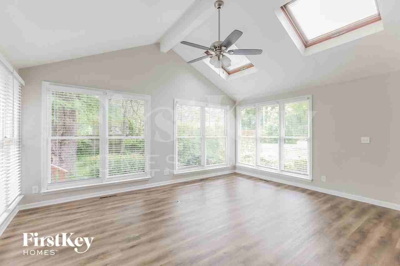 8117 Hardy St - Photo 7 of 15