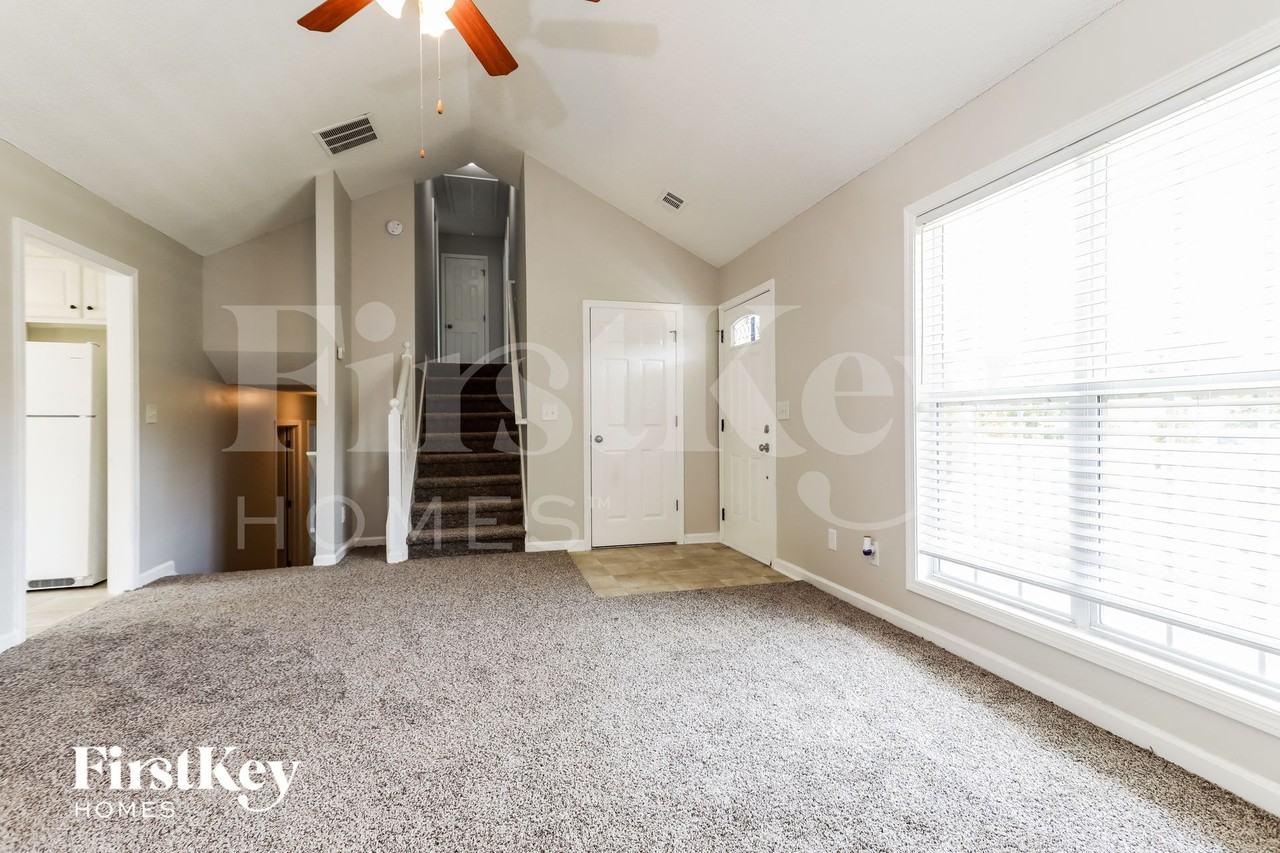 305 Carly Ct - Photo 2 of 15