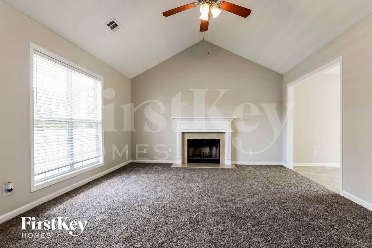 305 Carly Ct - Photo 3 of 15