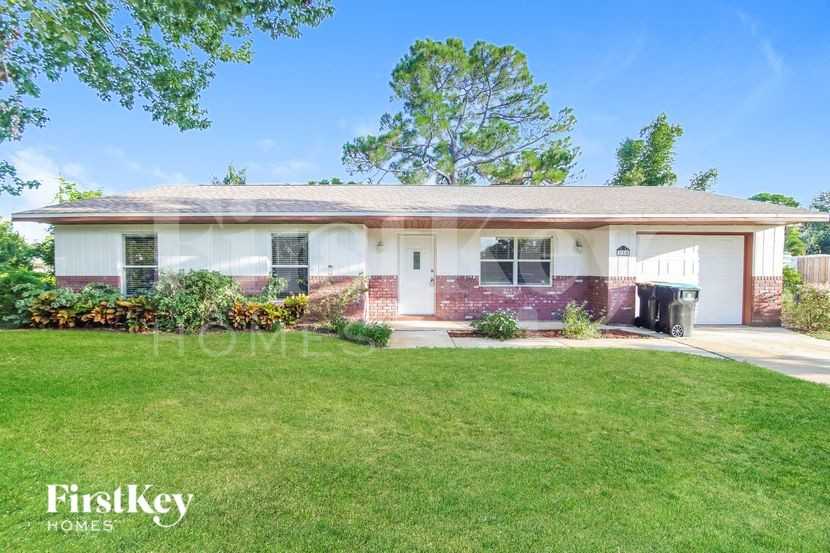 738 Empress St Se - Photo 2 of 15