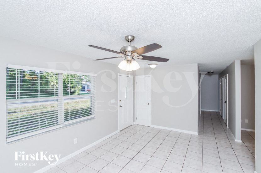 738 Empress St Se - Photo 4 of 15