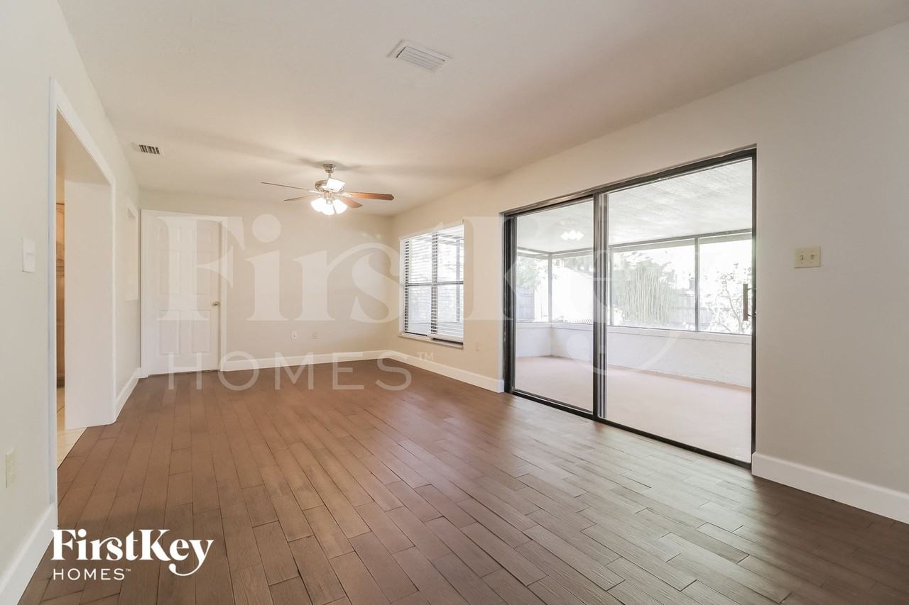 5210 Holden Rd - Photo 6 of 15