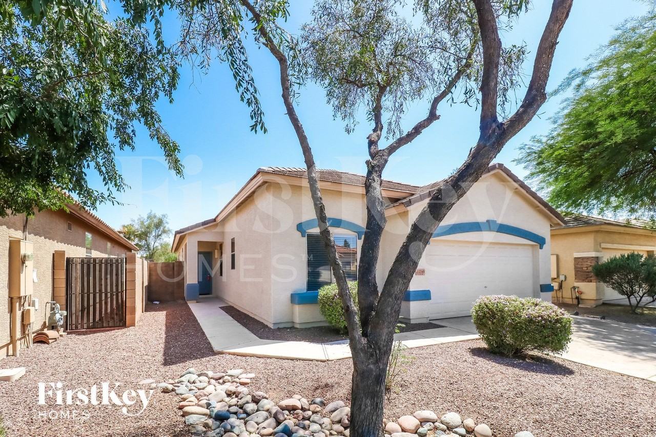 12745 W Glenrosa Dr - Photo 2 of 15