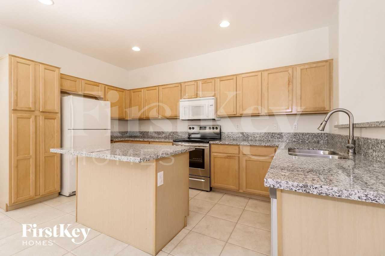 12745 W Glenrosa Dr - Photo 6 of 15