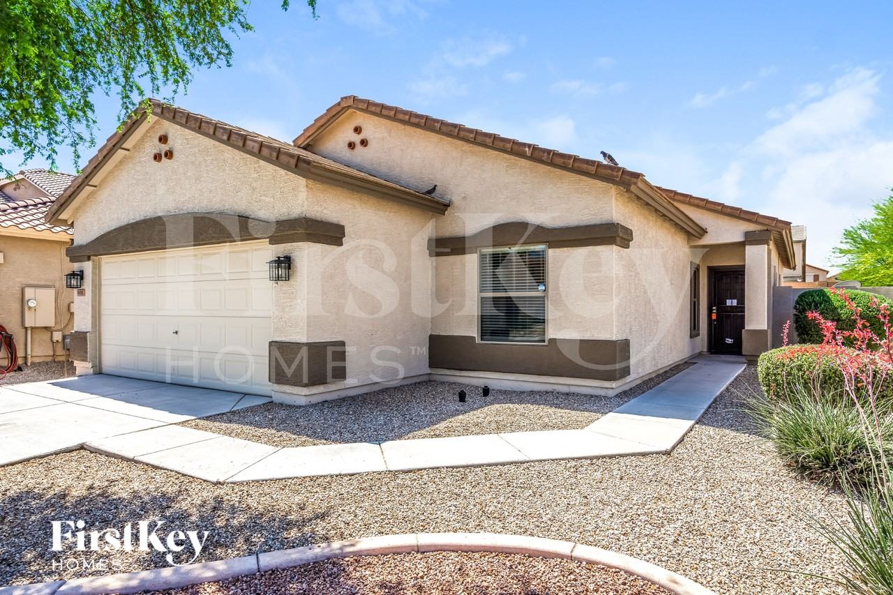 931 West Oak Tree Lane