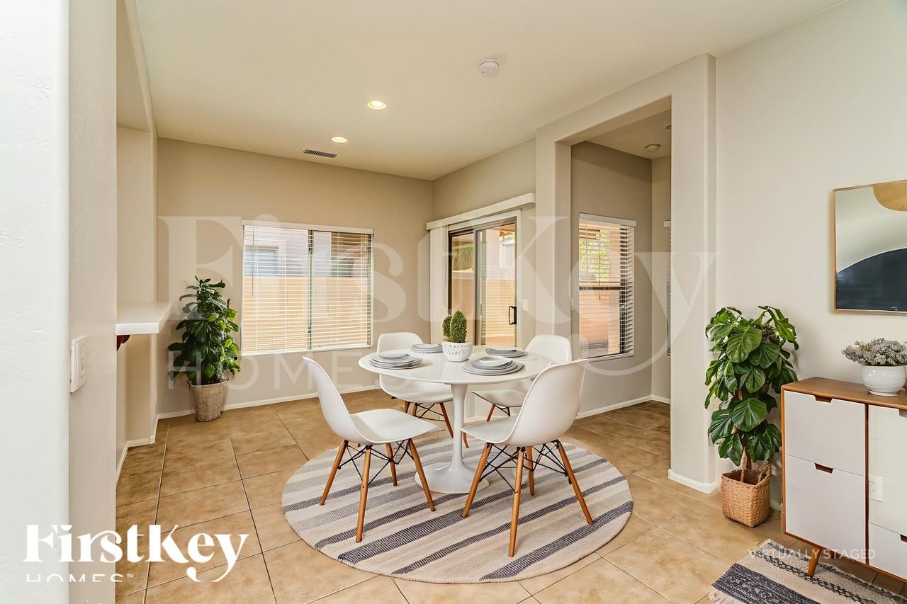 931 W Oak Tree Ln - Photo 6 of 17