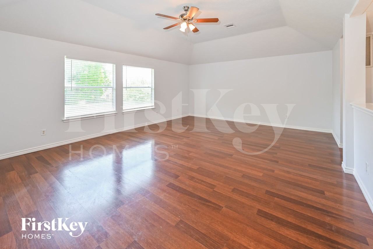 11125 31st Ave N - Photo 2 of 15