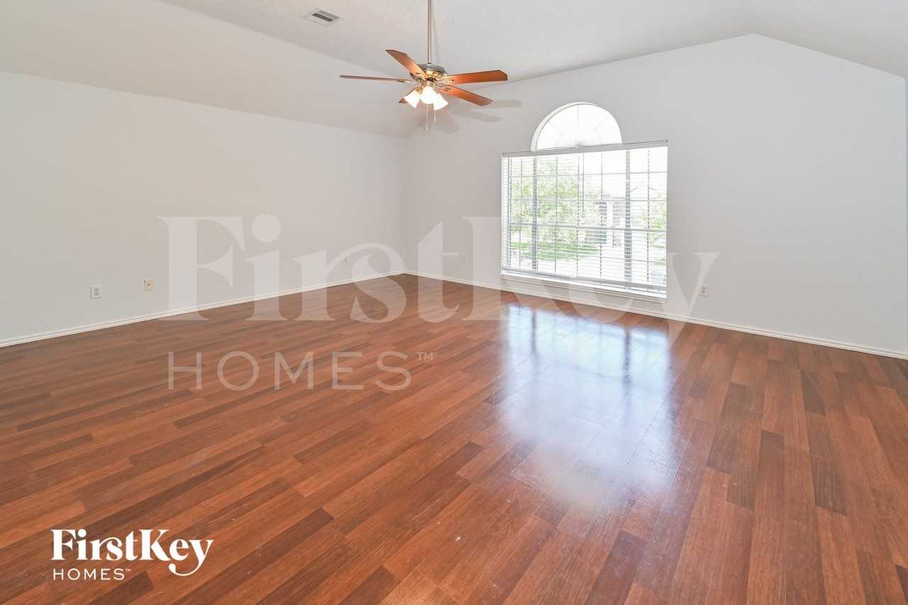 11125 31st Ave N - Photo 3 of 15