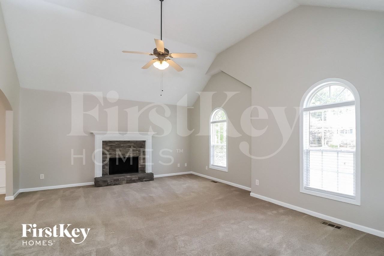 208 Moore Valley Way - Photo 2 of 15