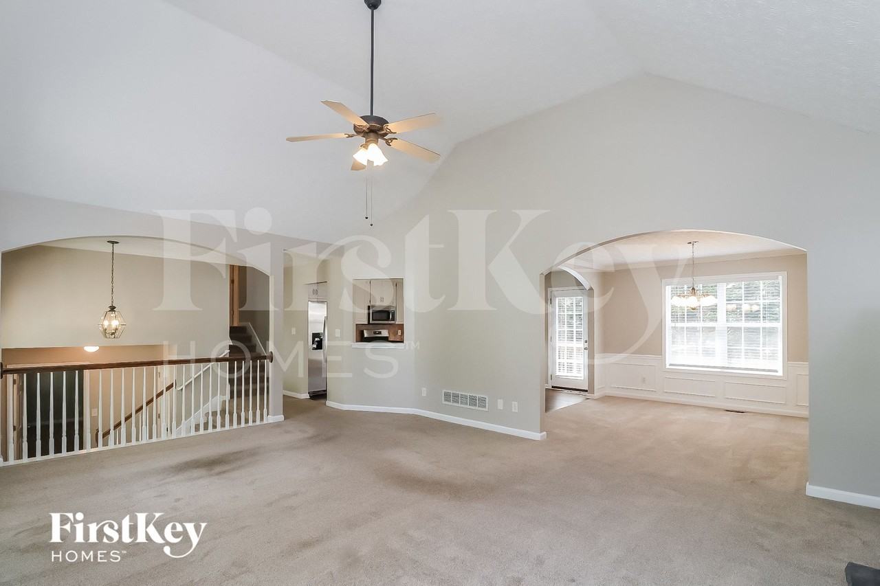 208 Moore Valley Way - Photo 3 of 15