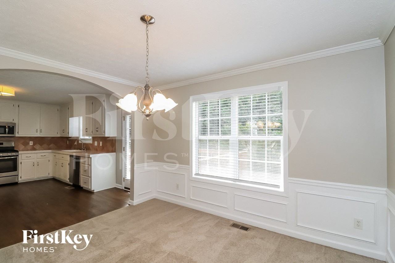 208 Moore Valley Way - Photo 4 of 15