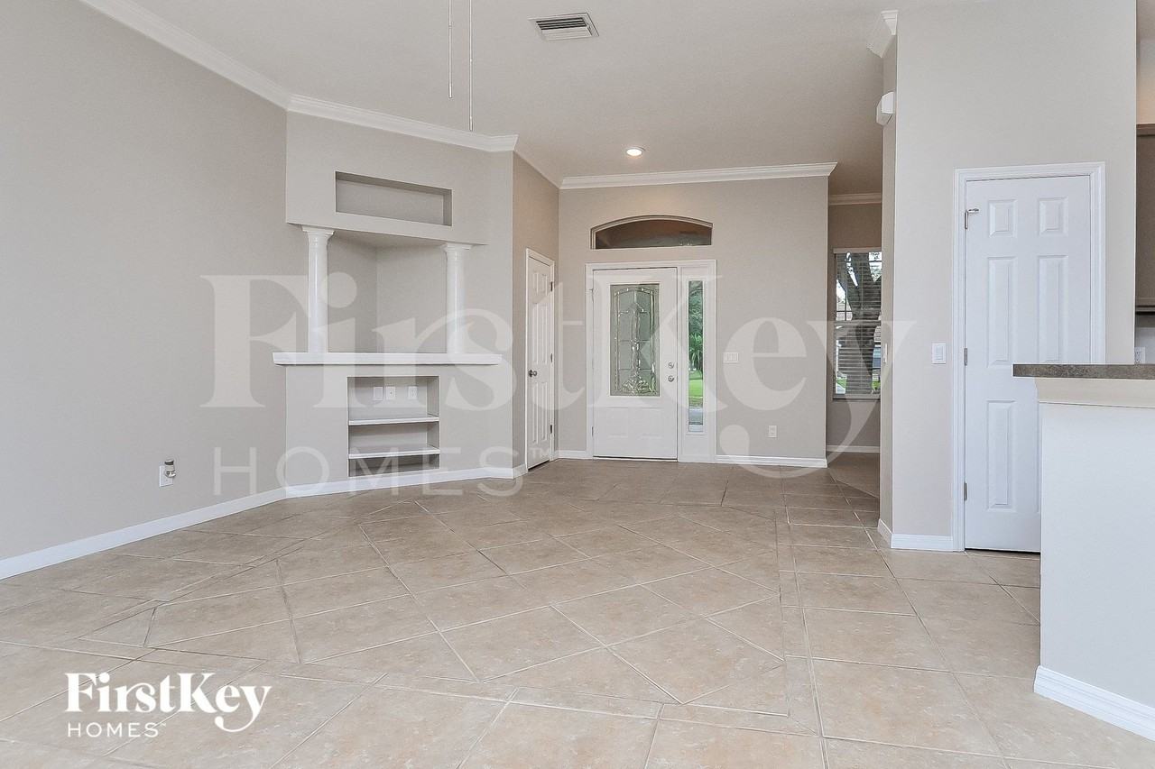 1102 Lumsden Trace Cir - Photo 3 of 15