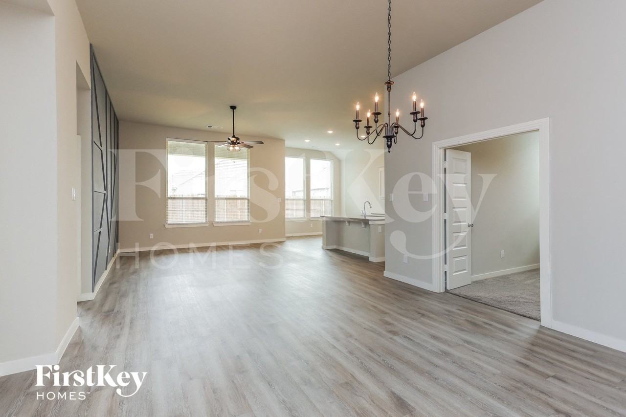 2107 Slow Stream Dr - Photo 3 of 15