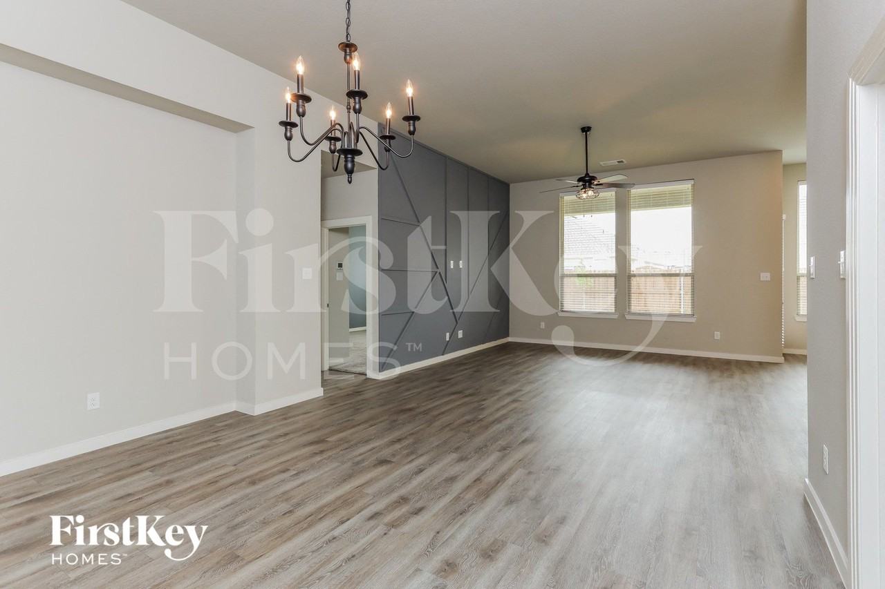 2107 Slow Stream Dr - Photo 4 of 15