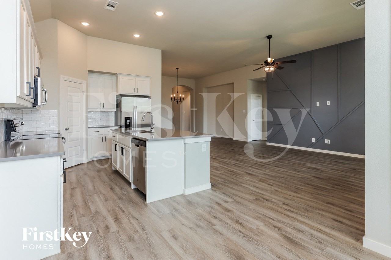 2107 Slow Stream Dr - Photo 5 of 15