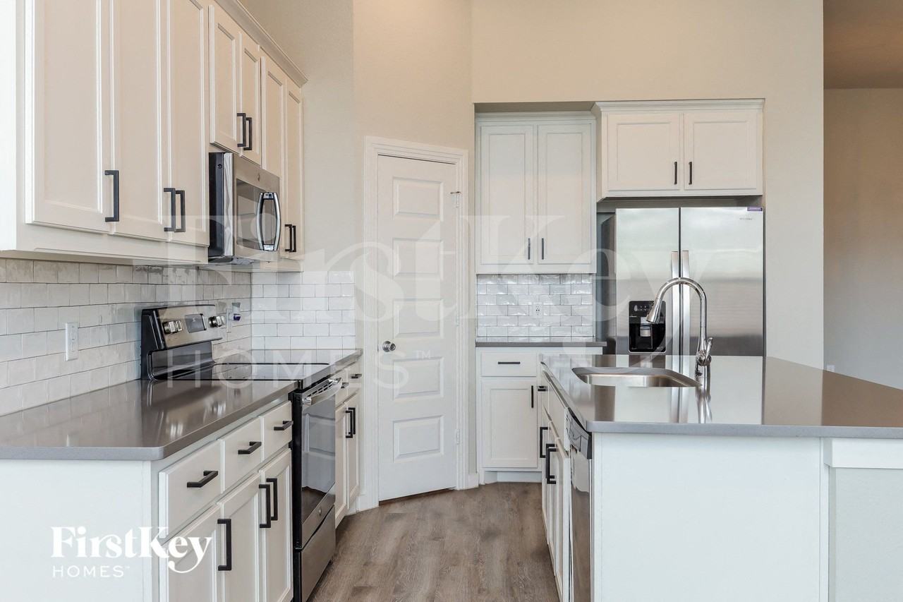 2107 Slow Stream Dr - Photo 6 of 15